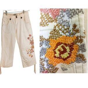 Y2K Capris Women's Sz 3 Ivory Cross Stitch Hand Enbroidered Floral Boho Festival